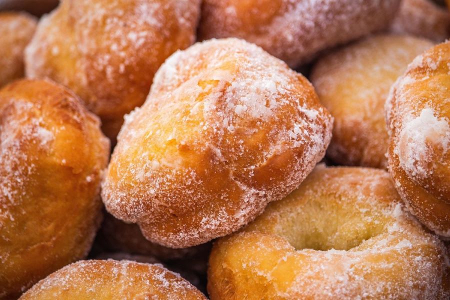 Farsangi céges buli: így szervezz vidám, mégis tudatos cateringet